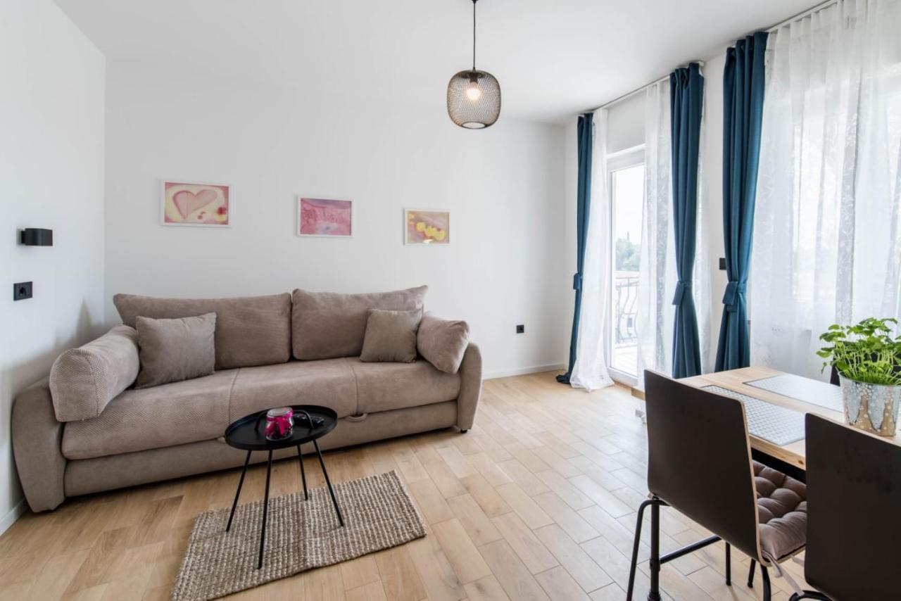 Marta Apartment โรวีน ภายนอก รูปภาพ